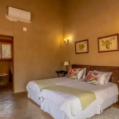 Zebula Golf and Wildlife Estate - Porcupine Strolling Pax 8 - Moi Signature Luxury villa