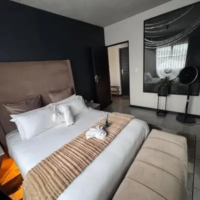 Cityescapes 2F in Waterfall Midrand - Beautiful self catering 2 bedroom unit next to Kyalami Racetrack with free WiFi swimming pool gym and restaurant - Perfect for a small family
