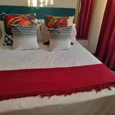 TANS - 1 bedroom luxury & cosy home walking distance to Doringkloof Mall