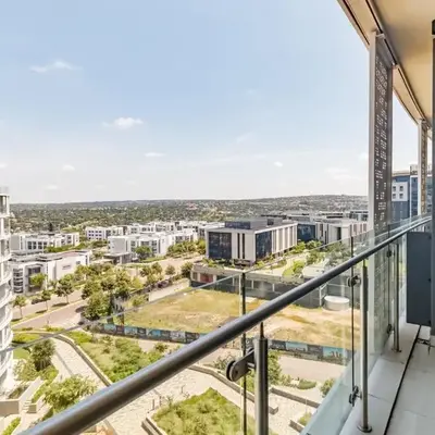 Ellipse Waterfall - Luxe Urban Escape